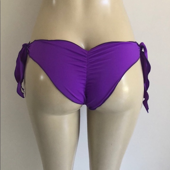 Bikini - Picture 3 of 3